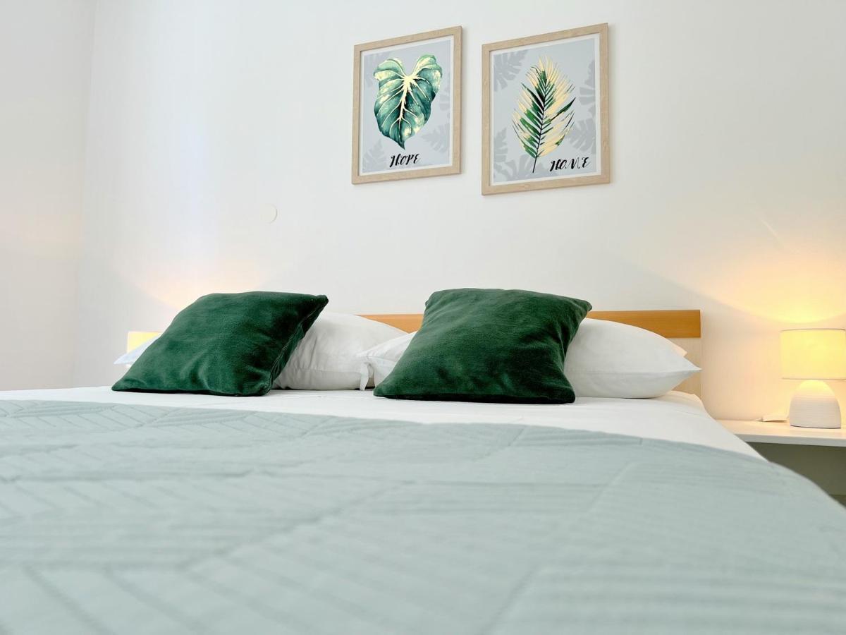 Rab City Apartment Greeny Rab Town Exterior photo