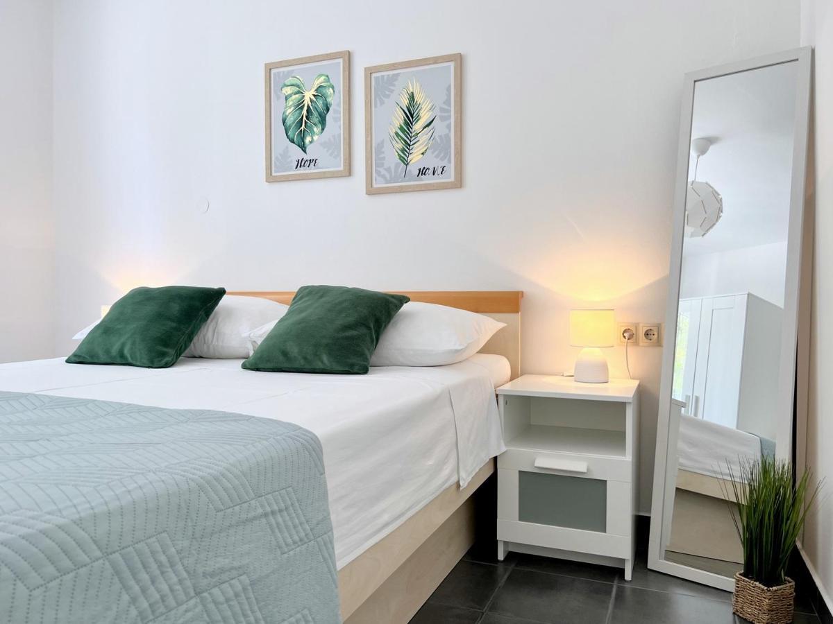 Rab City Apartment Greeny Rab Town Exterior photo